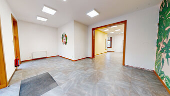 Na prenájom obchodný priestor s parkovaním v centre Trenčína - 2