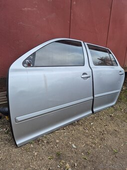 Predám dvere na Škoda Octavia II 2 kód farby 9156 strieborné - 2
