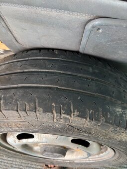 Predám letné pneumatiky Ford transit 195/70r15c - 2