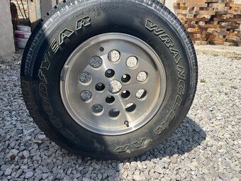 Predam rezervné koleso na Jeep Cherokee - 2