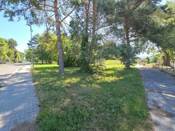PRIEVIDZA – Staré sídlisko / DOBRÁ POLOHA / Pozemok 1350 m2, - 2