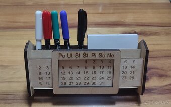 Stojan na perá a papieriky + nekonečný kalendár + nápis - 2