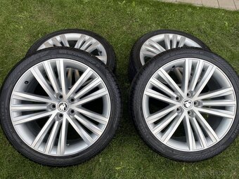SIRIUS Silber orig.skoda Superb 3V 5x112 8j x19 ET 44 V - 2