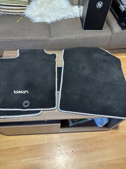 Toyota Yaris velúrové koberčeky orginal - 2