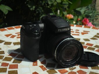FujiFilm Finepix HS20 EXR- všestranný ultrazoom - 2