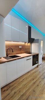 Prenájom bytu na námestí - 2