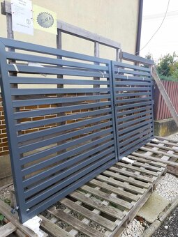 Oceľová vchodová brána - 2