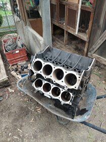 V8 bloky motoru na stolek - 2