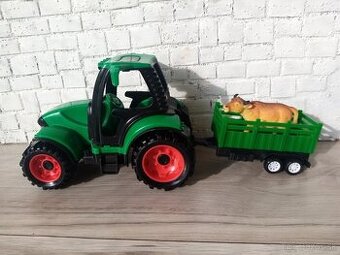 Zelený traktor s farma doplnkami - 2