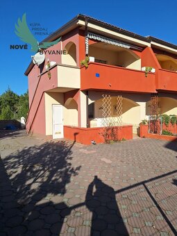 Na predaj apartmán s výhľadom na more a záhradu v Chorvátsku - 2