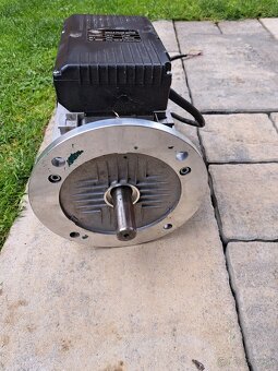 Elektromotor 220v - 2