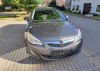 Opel Astra 1,4 i Sports Tourer benzín manuál 88 kw - 2