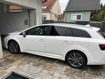 Predam toyota avensis 1.8 benzin top executive - 2
