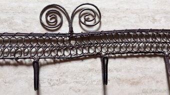 Starožitný drótenný vešiak - 2