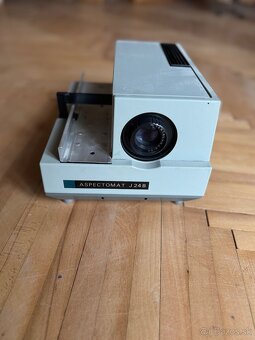 diaprojektor Aspectomat J24B od spoločnosti Pentacon - 2