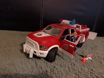 Predaj hračky Bruder: hasičské auto a hasič - 2