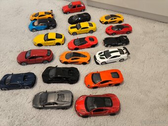 12 ks kovových autíčok hotwheels (12cm) - 2