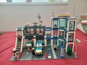 LEGO City 7498 Police station - 2