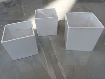 Predam 3 moderne keramicke kvetinace biele - 2