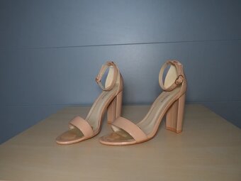 Béžové sandále Glamorous 👠 - 2