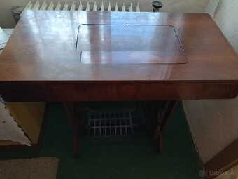 Predám funkčný historický šijací stoj - 2