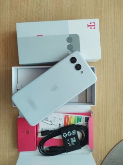 NOVÝ   T phone 3 - 2