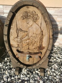 Vyrezávané drevené sudy a drevená noša na hrozno - 2