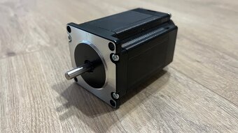 Krokov motor s integrovaným ovládačom - 2