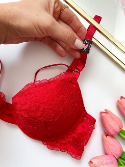 Victoria’s Secret čipkovana push-up podprsenka 75A - 2