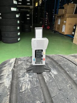 315/30 R23 111 Y XL YOKOHAMA ADVAN SPORT V107 - 2