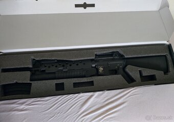 Predám, vymením airsoftovú zbraň M16 s granátometom. - 2