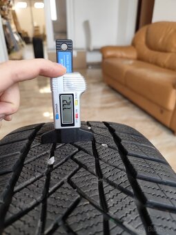Predám 235/45 R18 98V Matador MP93 Nordicca XL - zimné pneu - 2
