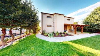 Luxusný RD na výbornej tichej ulici v pokojnej lokalite - 2