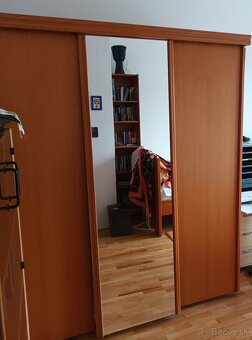 Skriňa trojdverová so zrkadlom - 2
