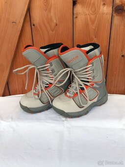 38 topanky na snowboard - 2