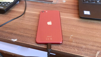 Predám Apple iPhone SE 2020 product RED - 2