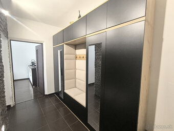 JEDINEČNÝ KOMPLETNE A NADČASOVO ZREKONŠTRUOVANÝ VEĽKÝ /64,11 - 2