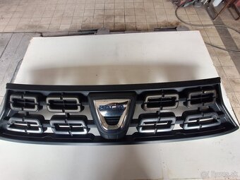 Dacia Duster predná maska original - 2