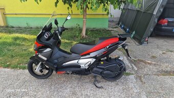 Aprilia SR MAX 125 ie - 2
