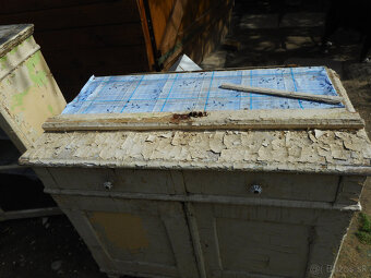 starožitný kredenc na zrekonštruovanie - 2