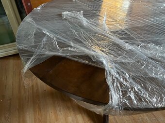 Masívny okrúhly stol - 2