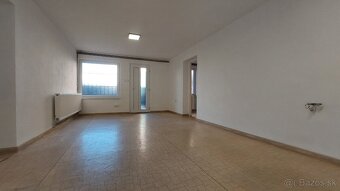 PRENÁJOM - OBCHODNO - KANCELÁRSKY PRIESTOR - ZLATÉ MORAVCE - 2