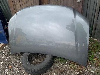 Predam prednu kapotu Touran lift. - 2