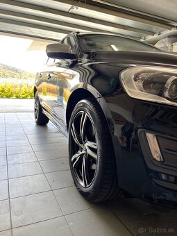 Volvo XC60 D4 R-Design - 2