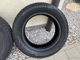 205/60 R16 92H zimné GOODYEAR - 2