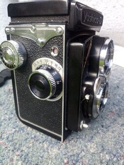 Yashica D - 2