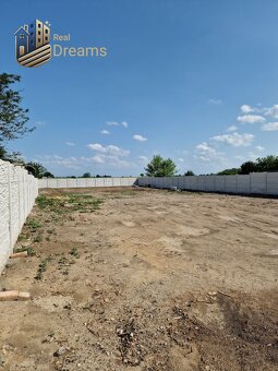 Predaj stavebného pozemku s rozlohou až 1410m2 s prípojkami - 2