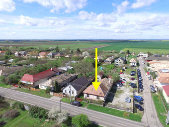 RODINNÝ DOM SO ZÁHRADOU V OBCI ČATA - 3D PREHLIADKA - 2