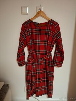 Červené šaty - 2
