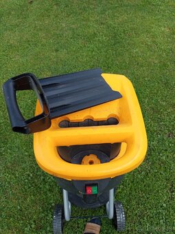 Štiepkovač na konare - 2